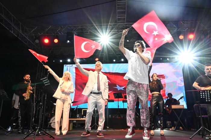 19 Mayıs Ersay Üner Konseri