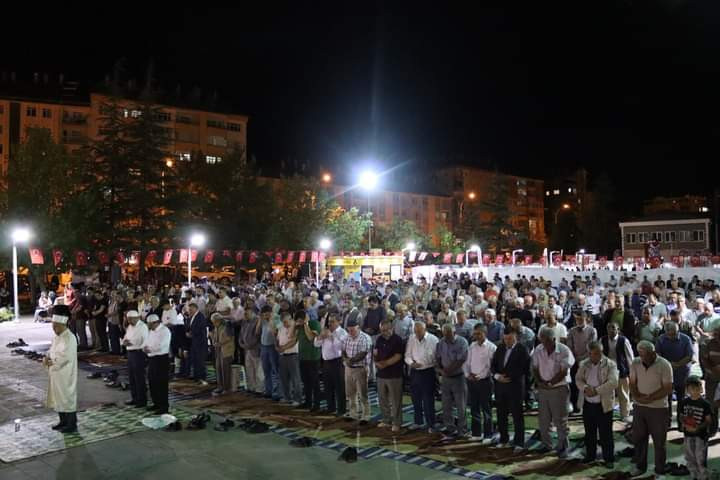  “15 Temmuz Demokrasi ve Milli Birlik Günü" için binlerce kişi toplandı.(videolu)