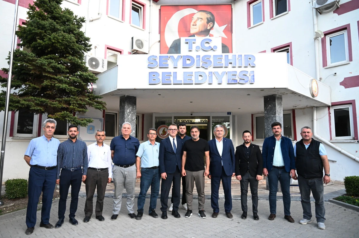 AK PARTİ MİLLETVEKİLİ KARAMAN’DAN BAŞKAN USTAOĞLUNA ZİYARET 
