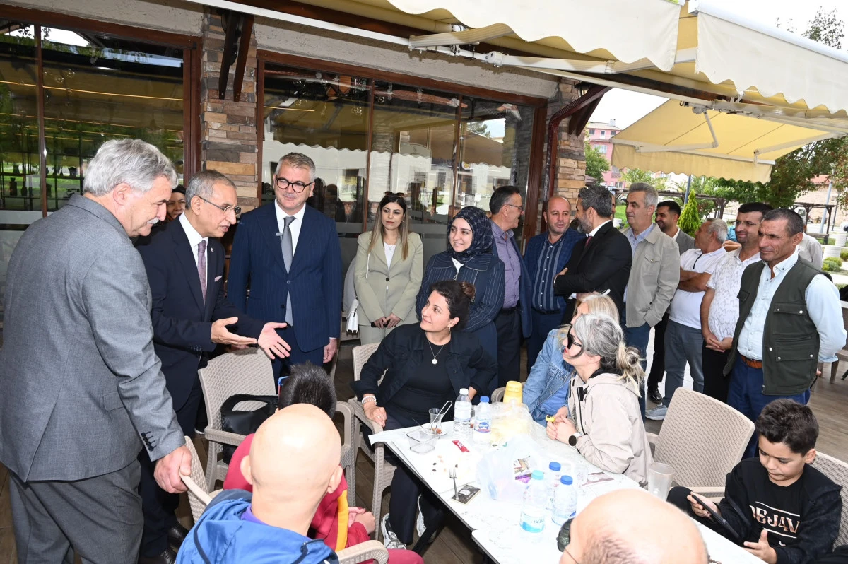 AK PARTİDEN SEYDİŞEHİRDE T&Uuml;RKİYE Y&Uuml;ZYILI BULUŞMASI 