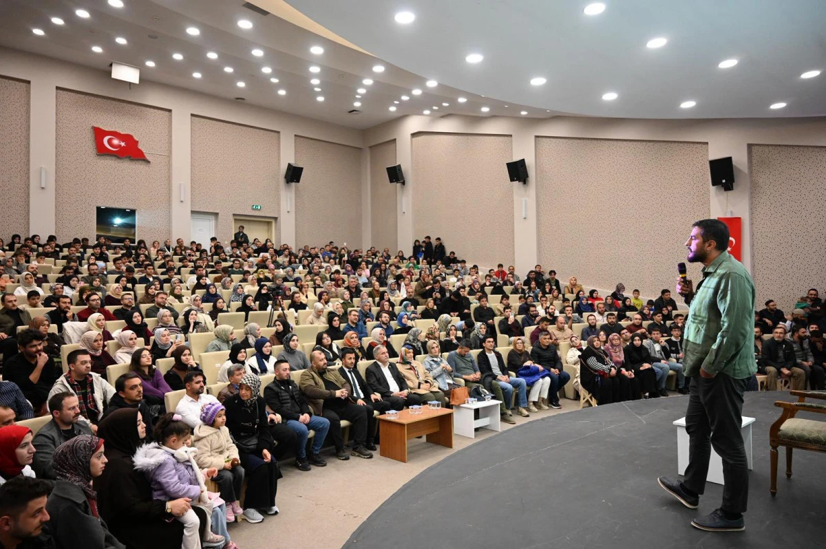 ALTAY CEM MERİÇ, SEYDİŞEHİR’DE SEVENLERİ İLE BULUŞTU 