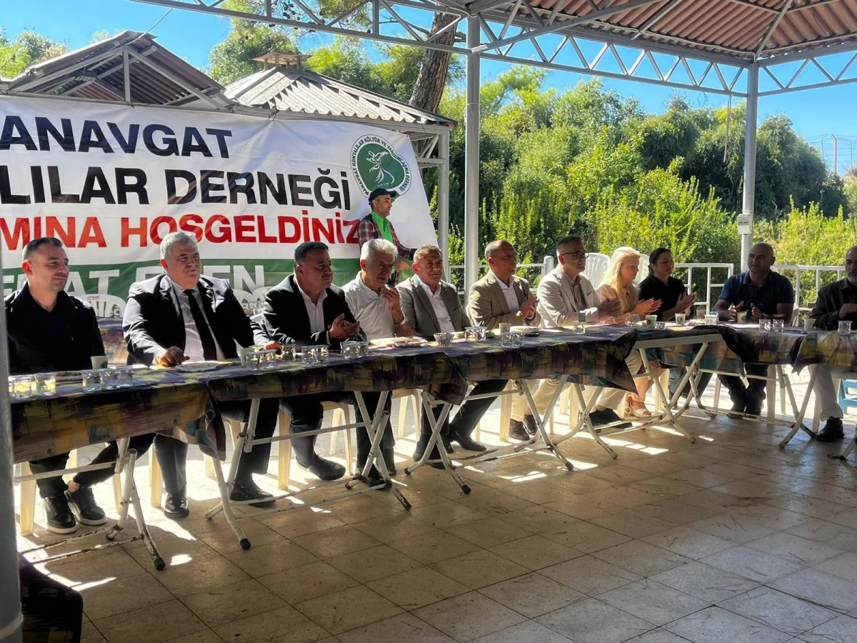 BAŞKAN USTAOĞLU,  MANAVGAT'TA HEMŞEHRİLERİYLE BULUŞTU 