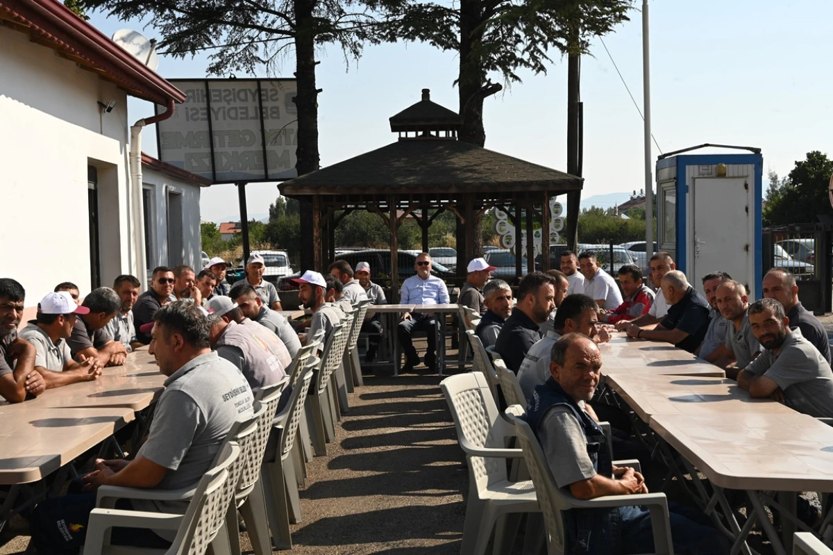 BAŞKAN USTAOĞLU MESAİYE PERSONELİYLE BAŞLADI