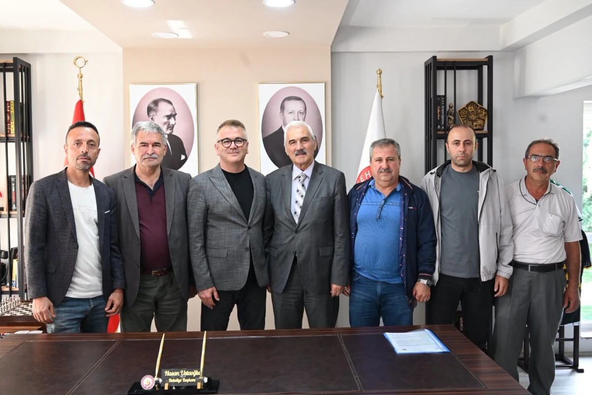 BAŞKAN USTAOĞLU SİYASİ PARTİ İL&Ccedil;E BAŞKANLARI İLE BULUŞTU