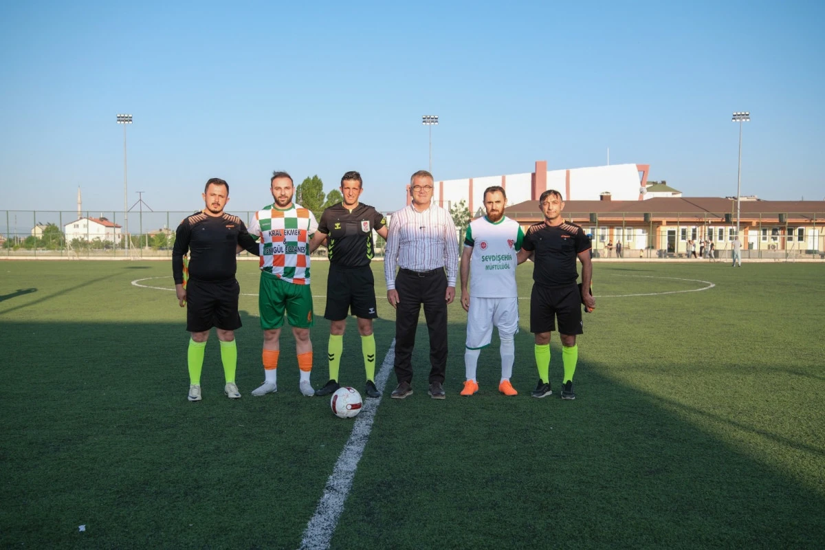 BAŞKANLIK FUTBOL TURNUVASI BAŞLADI