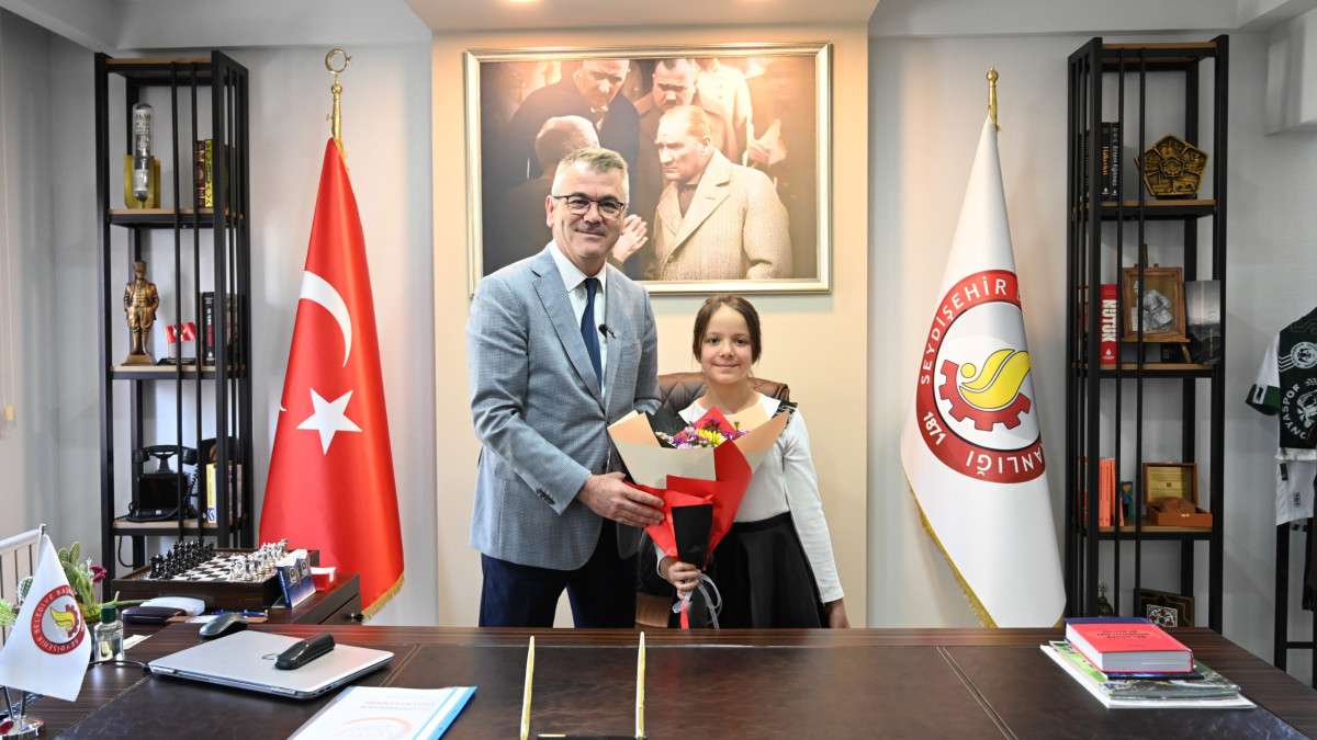 BELEDİYE BAŞKANI AHTER MİNE PEKMEZCİ
