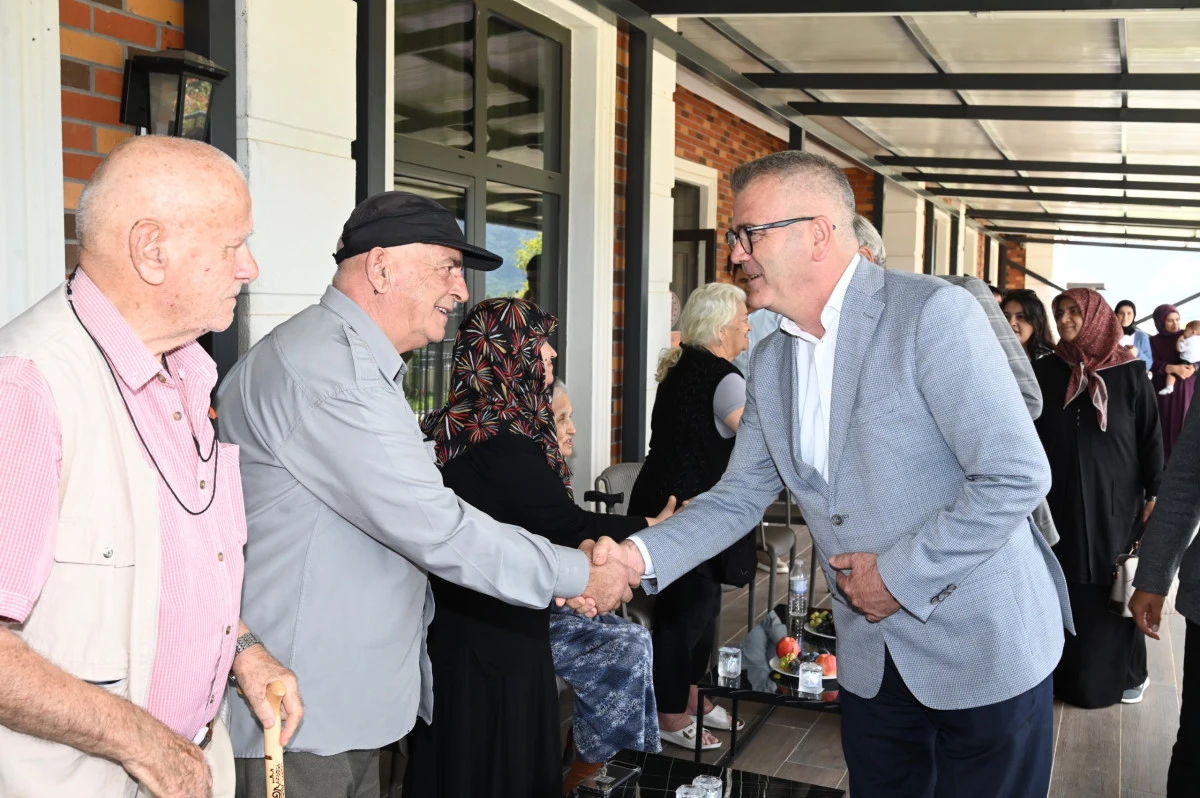 BELEDİYE BAŞKANI HASAN USTAOĞLUNDAN HUZUREVİNE ZİYARET 