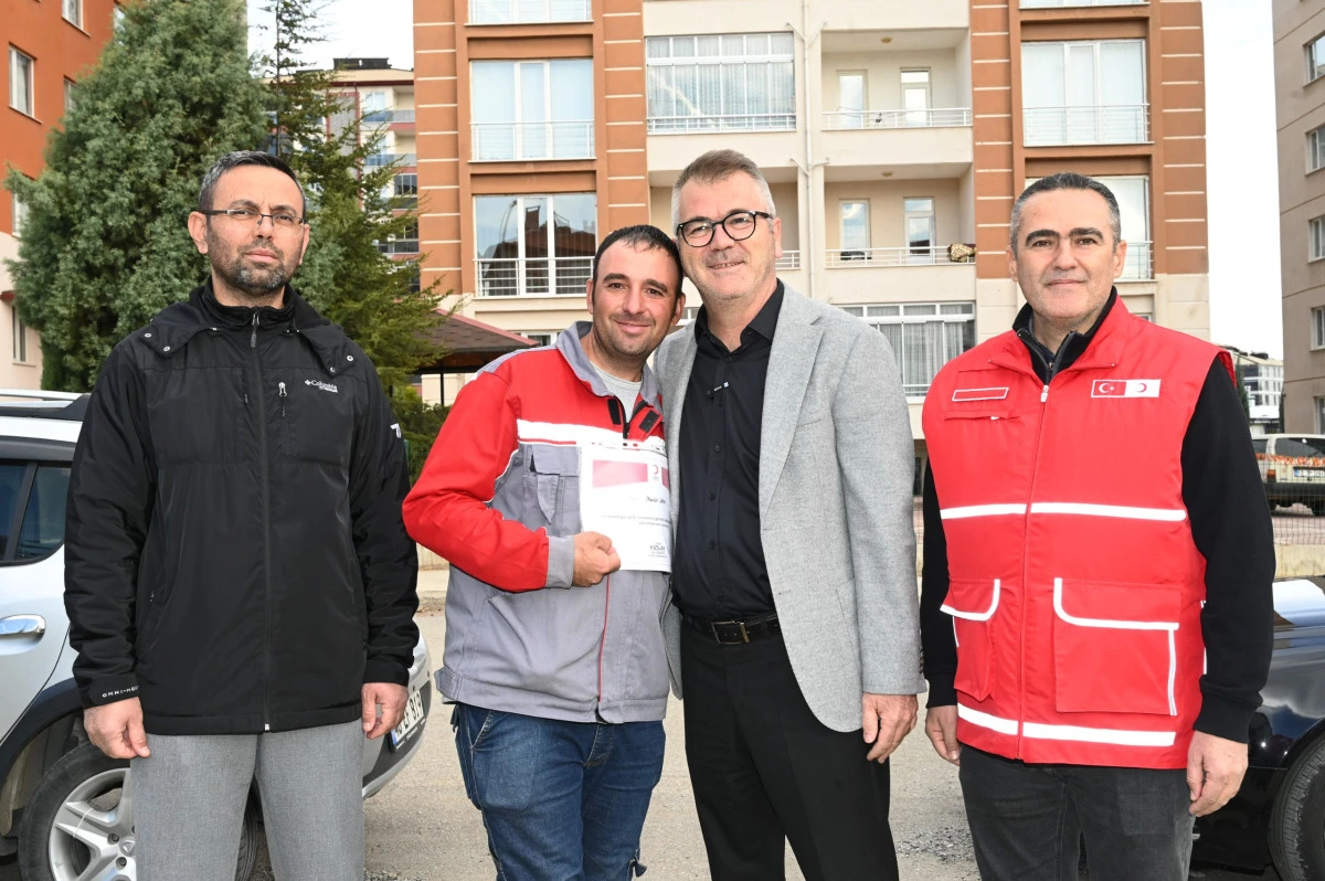 BELEDİYE ÇALIŞANINDAN ÖRNEK YARDIM