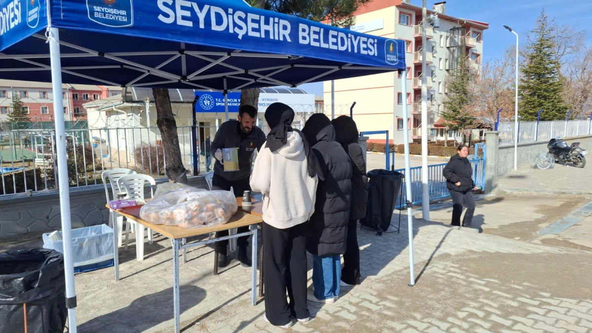 BELEDİYEDEN &Ouml;ĞRENCİLERE &Ccedil;ORBA İKRAMI 
