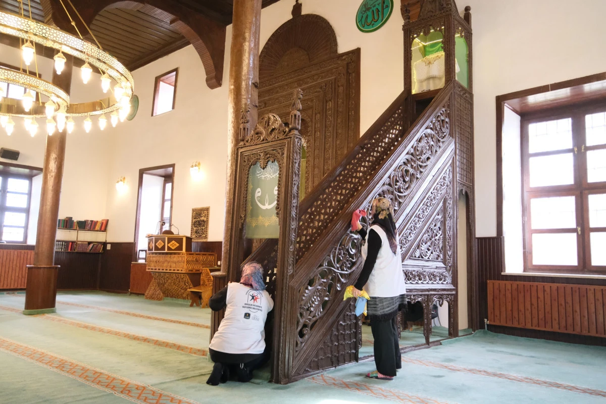 CAMİLERDE RAMAZAN TEMİZLİĞİ