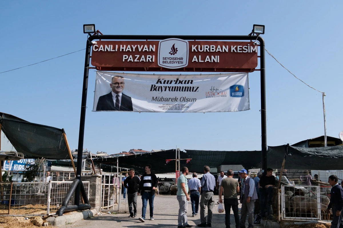 CANLI HAYVAN PAZARI DUALARLA AÇILDI