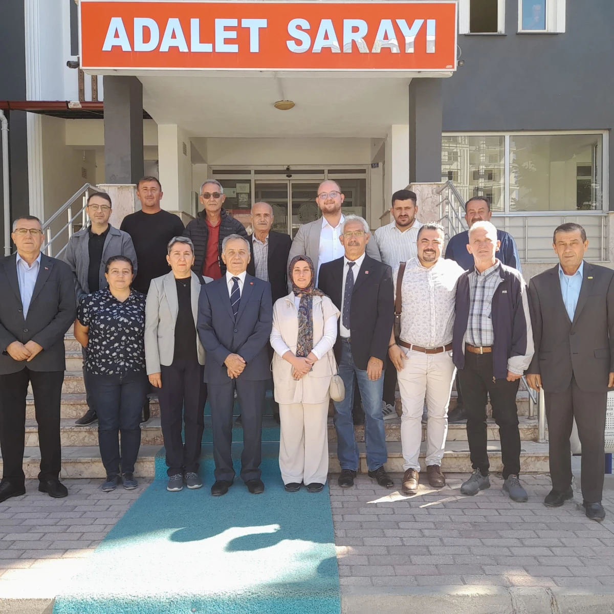 Cumhuriyet Halk Partisi Seydişehir İlçe Başkanı Olarak Seçilen Abdullah Deniz ve yönetimi mazbatayı aldı.