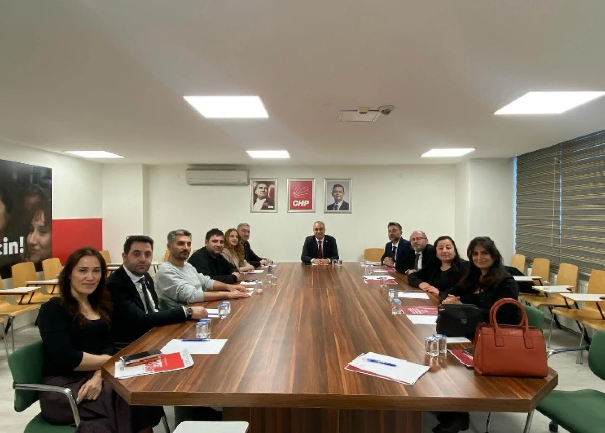 Diploma Denklik Mağdurları Derneği&rsquo;nden Suat &Ouml;z&ccedil;ağdaş&rsquo;a ziyaret