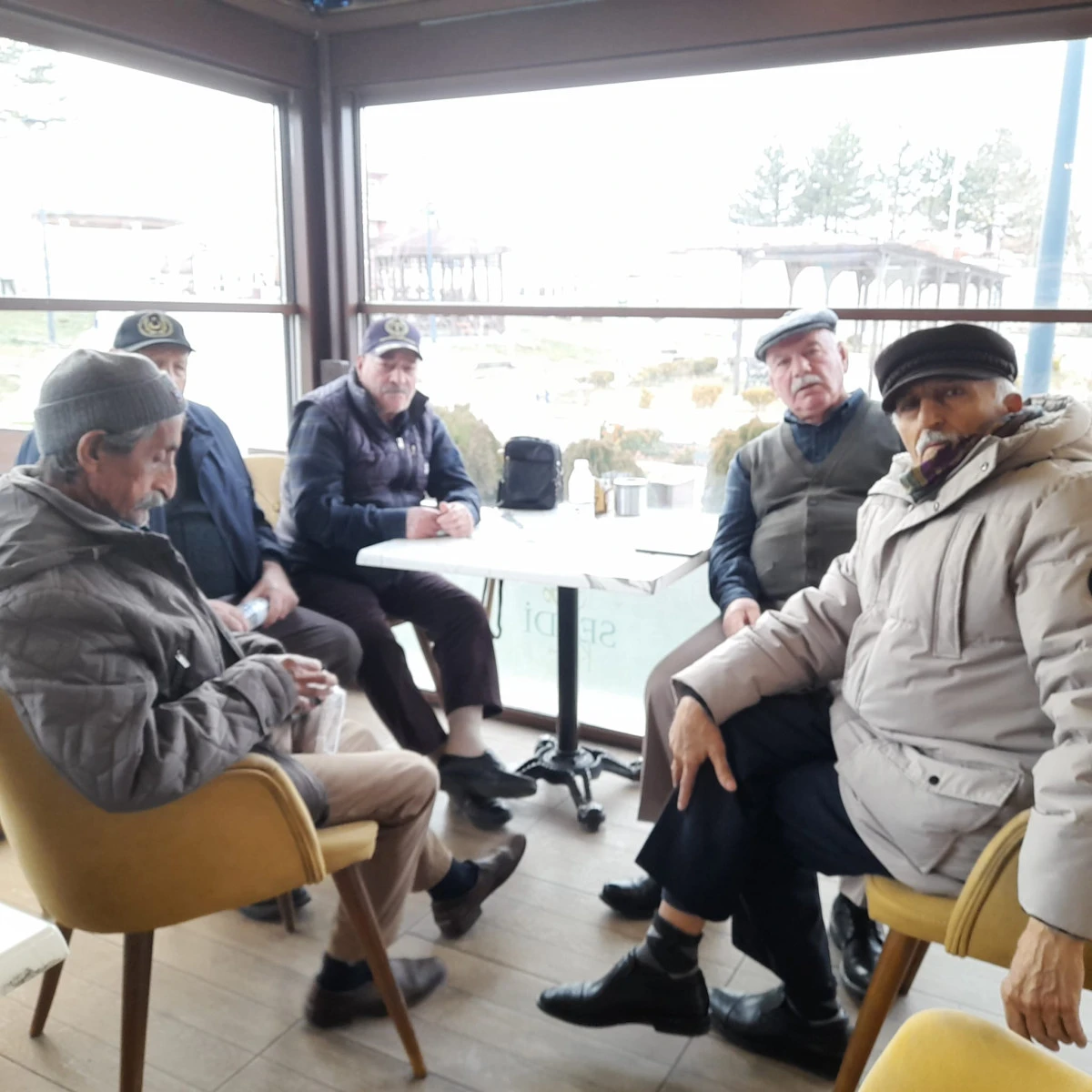 Emekliler &Ccedil;ay Zammını Fazla Buldu