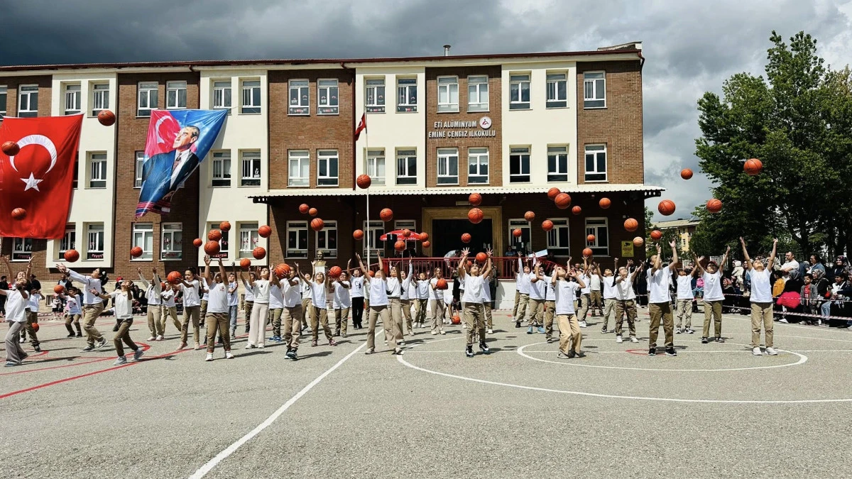 Eti Al&uuml;minyum Emin Cengiz İlkokulu Tarafından  Bahar Şenliği Programı Hazırlandı