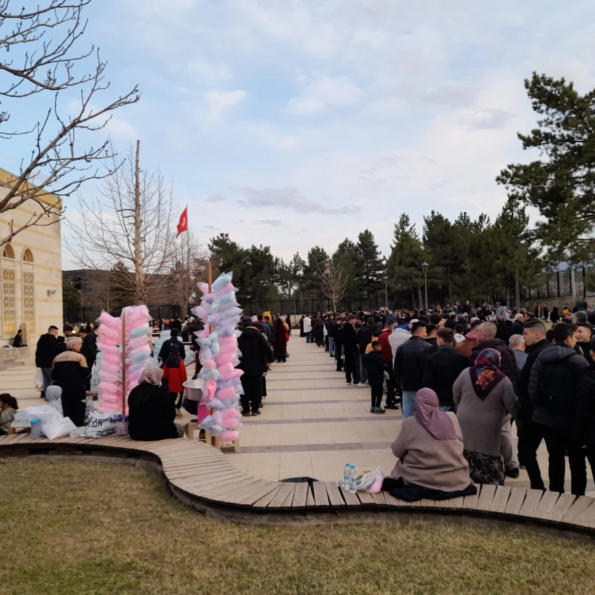 ETİ AL&Uuml;MİNYUM&rsquo;DA GELENEKSEL PİKNİK İFTAR BULUŞMASI