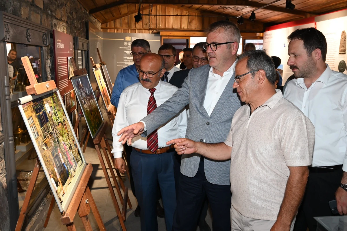 FOTOĞRAF SANAT&Ccedil;ISI MUSTAFA &Uuml;NAL İLK KİŞİSEL SERGİSİNİ A&Ccedil;TI 