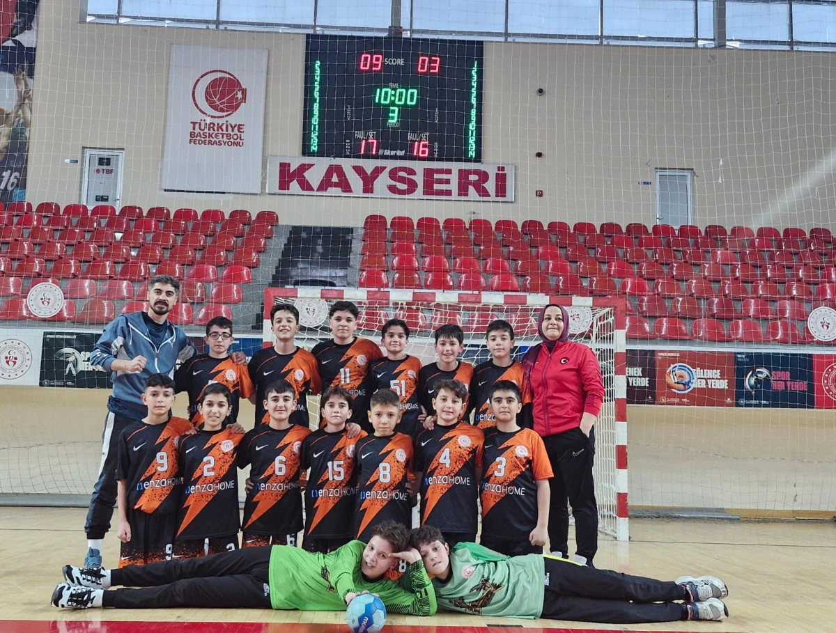 Gazi Ortaokulu Hentbolda Engel Tanımıyor