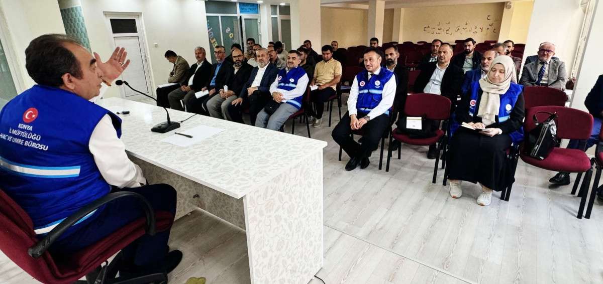 Hacı Adaylarına Mahallinde Rehberlik Edecek Din Görevlileri Bilgilendirildi