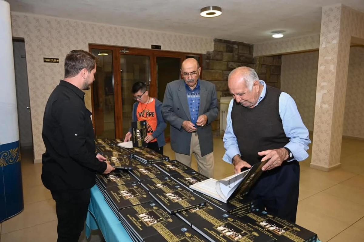 İlk Meclis Milletvekilleri Resimli Albümü Kitap Tanıtımı gerçekleştirildi. 