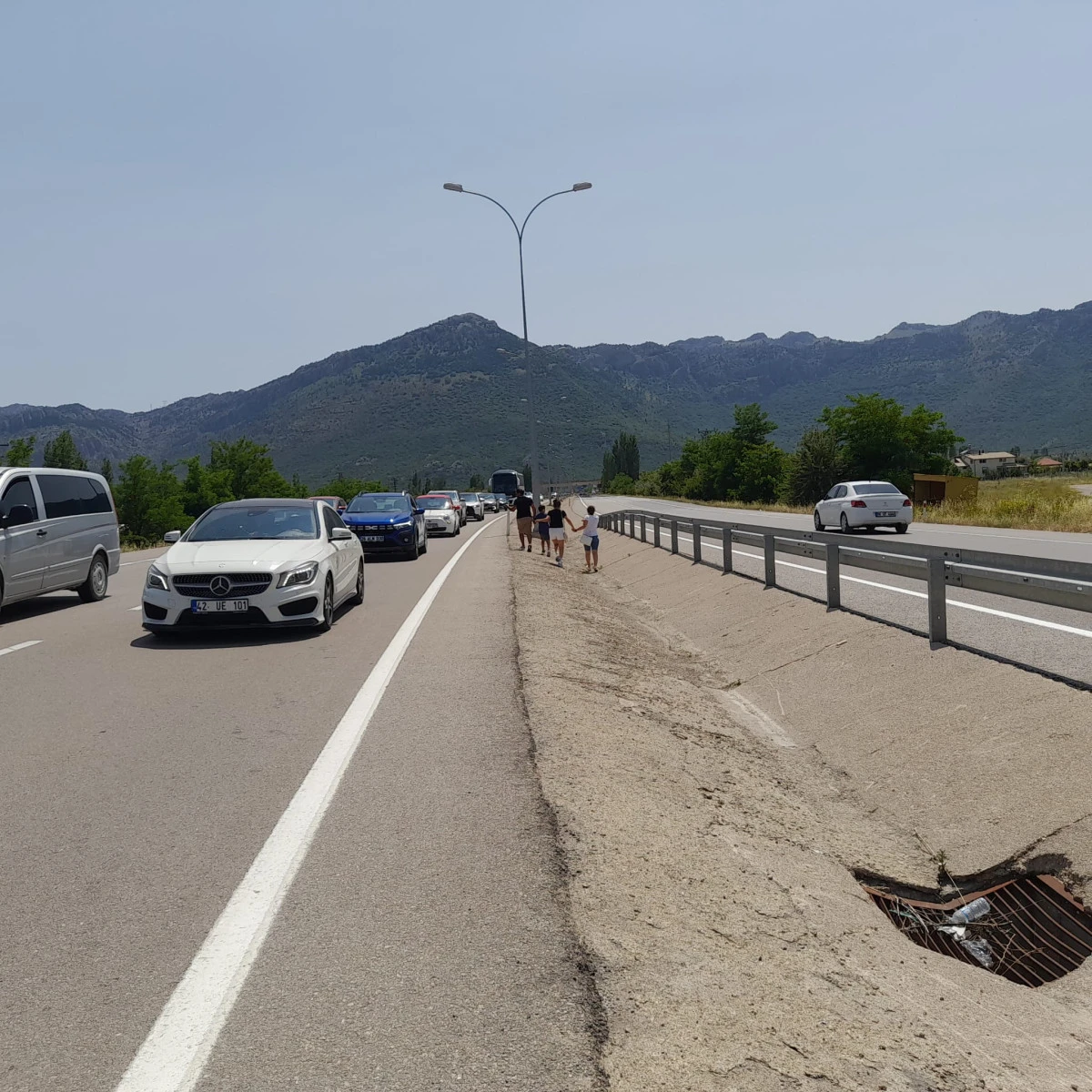 Kurban Bayramı dönüşü Seydişehir Antalya yolunda trafik yoğunluğu 