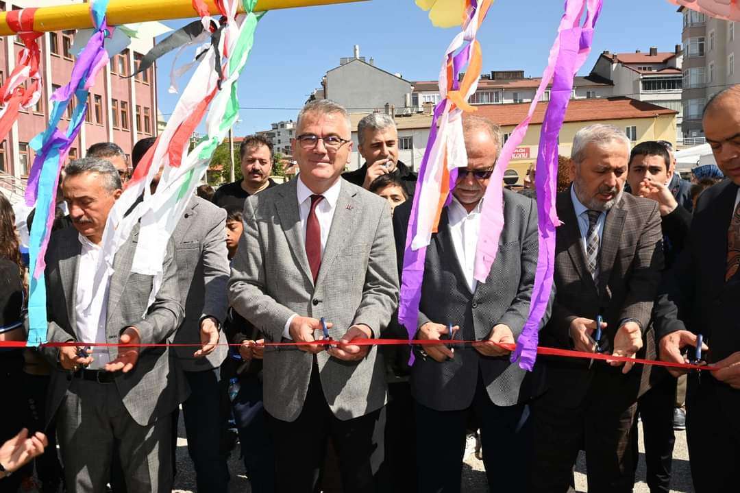 Mahmut Esat Ortaokulunda kermes düzenlendi