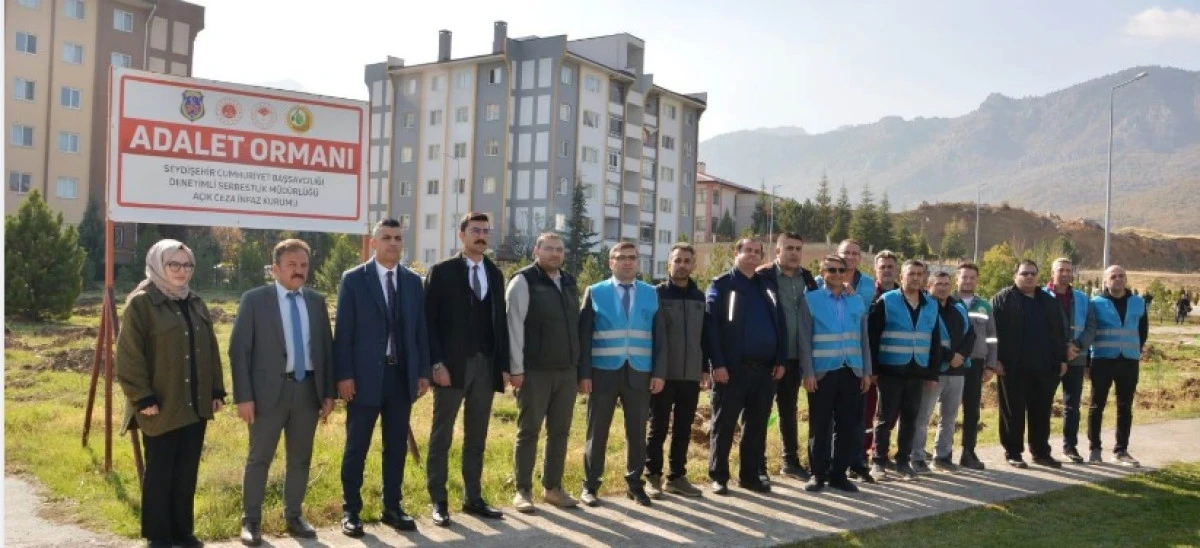 Mili Ağaçlandırma Gününde Denetimli Serbestlik Hizmetleri ‘nin 20. Yılı Adalet Ormanı için fidan dikilerek  kutlandı.