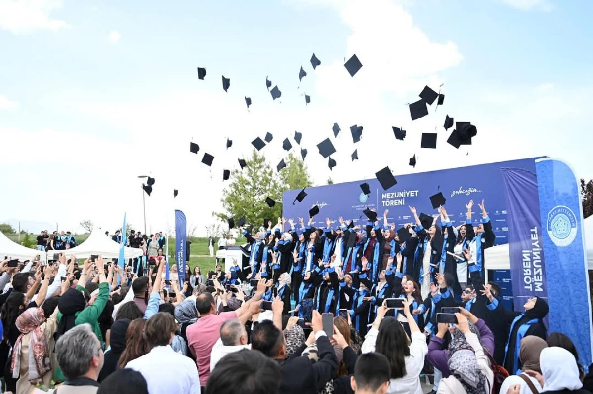 Necmettin Erbakan Üniversitesi Seydişehir Yerleşkesinde Mezuniyet Heycanı