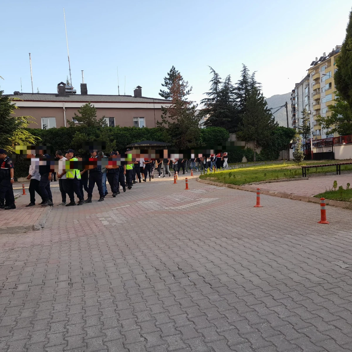 Nitelikli dolandırıcılık operasyonunda 8 kişi tutuklandı 