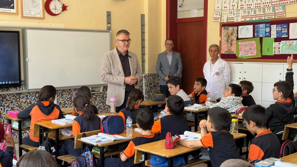 &Ouml;ĞRENCİLER YEREL Y&Ouml;NETİMİ BAŞKAN USTAOĞLU&rsquo;NDAN DİNLEDİ 