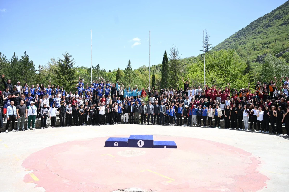 Okullar arası oryantiring yarışı d&uuml;zenlendi.