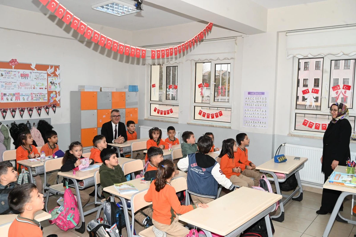 OKULUNU ZİYARET ETTİ SÜPRİZLE KARŞILAŞTI