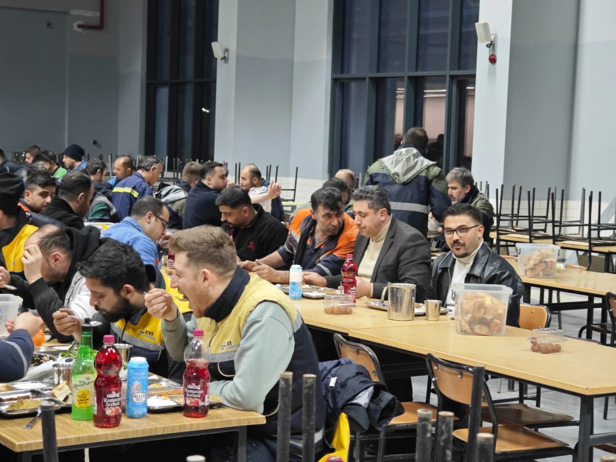 &Ouml;z&ccedil;elik İş ten İş&ccedil;ilere İftar Buluşması