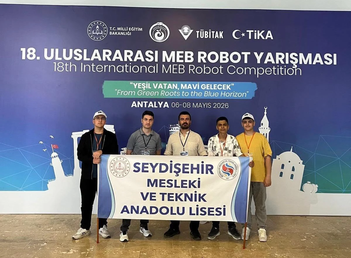 ROBOT YARIŞMASINI, FİNAL TURUYLA TA&Ccedil;LANDIRDILAR.