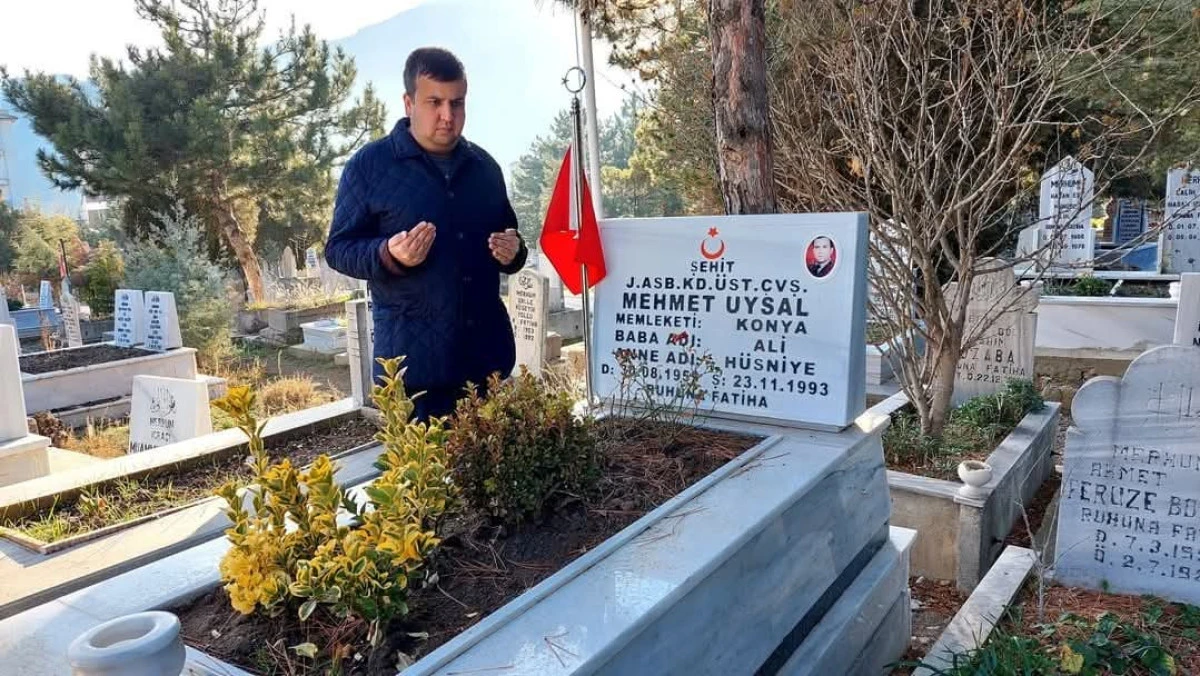 Şehit oğlunun, babasının mezarı başındaki sözleri yürek burktu: Babam inşallah gelir