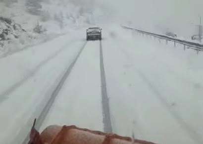 Seydişehir  Antalya yolu yoğun kar yağışı nedeniyle tır ve çekicilere kapandı.