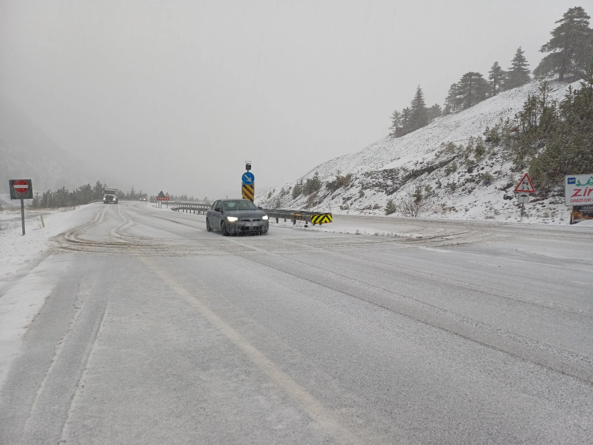 Seydişehir Antalya Yolunda Mart Sonunda Kar S&uuml;rprizi (videolu)