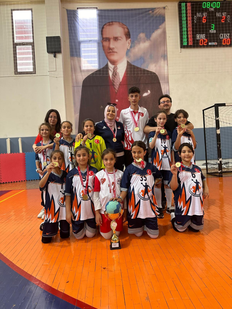 Seydişehir Atatürk İlkokulu  Kız Hentbol takımı il birincisi oldu.