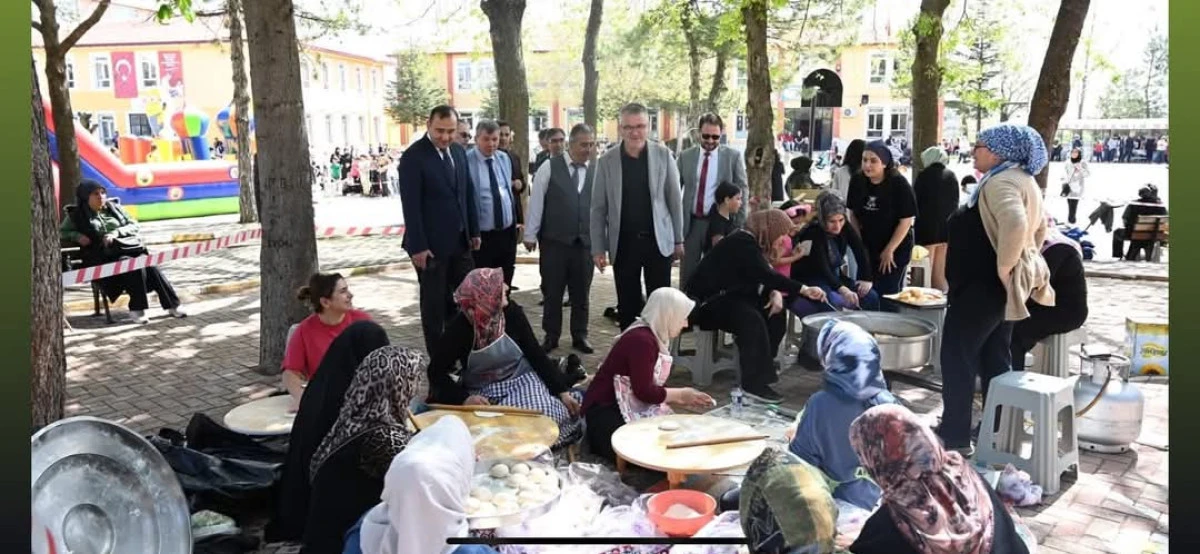 Seydişehir Atatürk İlkokulu, Oyun Şenliği ve Kermes programı düzenledi.