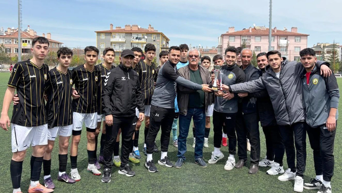 Seydişehir Belediyespor&rsquo;a şampiyonluk kupasını takdim edildi.