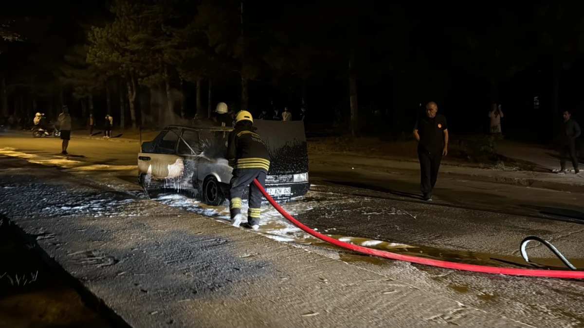 Seydişehir il&ccedil;esinde &ccedil;ıkan yangında otomobil kullanılamaz hale geldi.