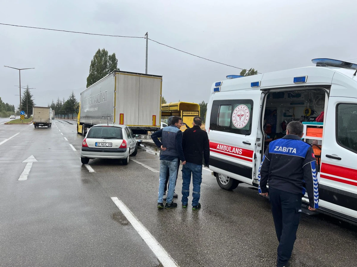 Seydişehir  yaşanan trafik kazasında 3 kişi yaralandı.