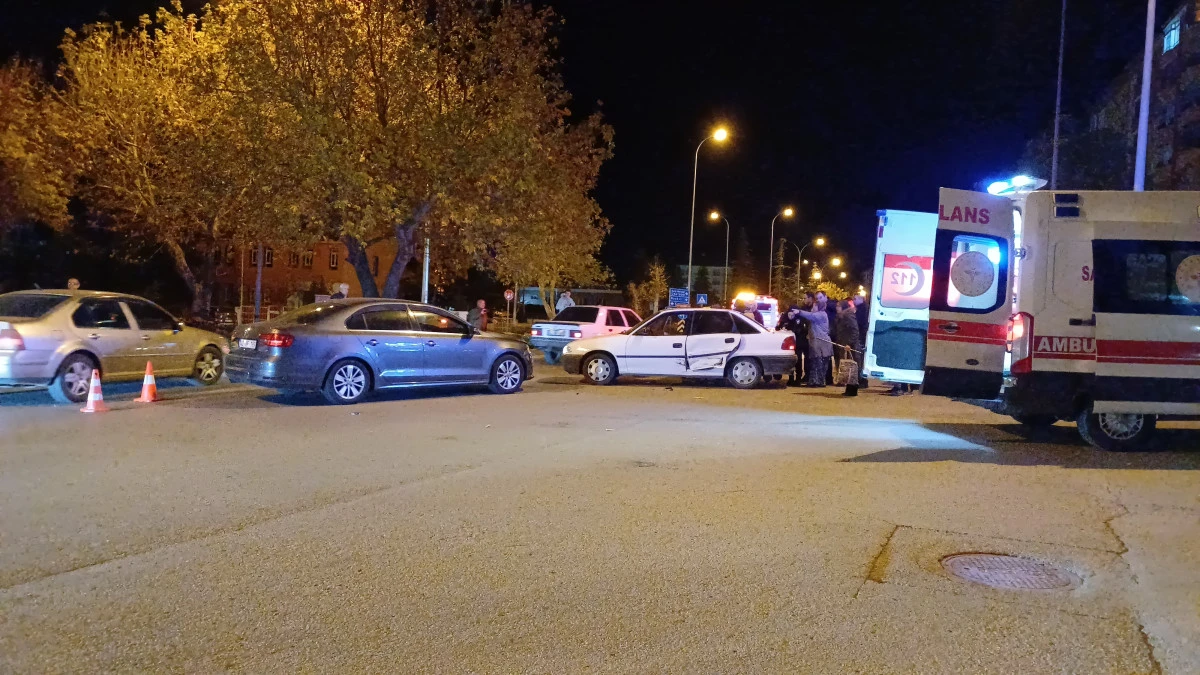 Seydişehir’de Adliye Kavşağında Kaza: 2 Yaralı