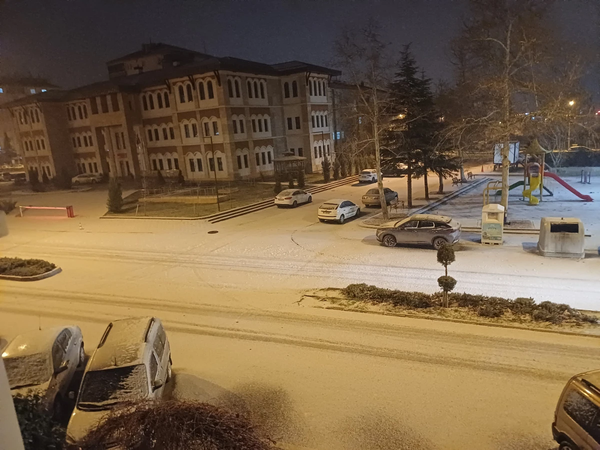 Seydişehirde kar yağışı etkili olmaya başladı