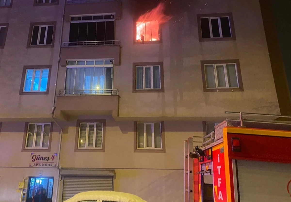 SEYDİŞEHİR&rsquo;DE KORKUTAN APARTMAN YANGINI 6 KİŞİ DUMANDAN ETKİLENDİ