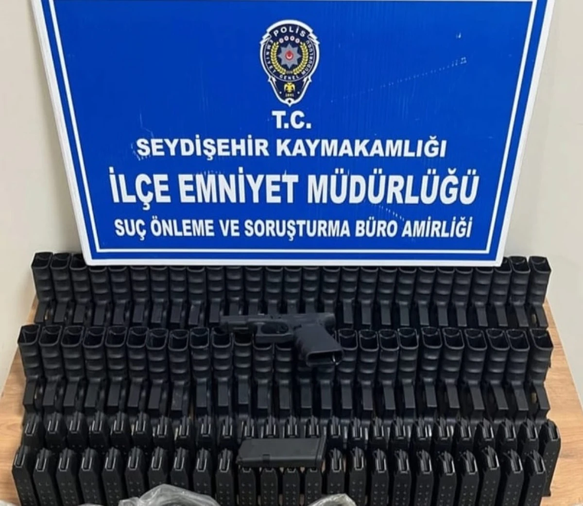 SEYDİŞEHİRDE SİLAH KA&Ccedil;AK&Ccedil;ILIĞINA DARBE VALİZLERDEN CEPHANE &Ccedil;IKTI