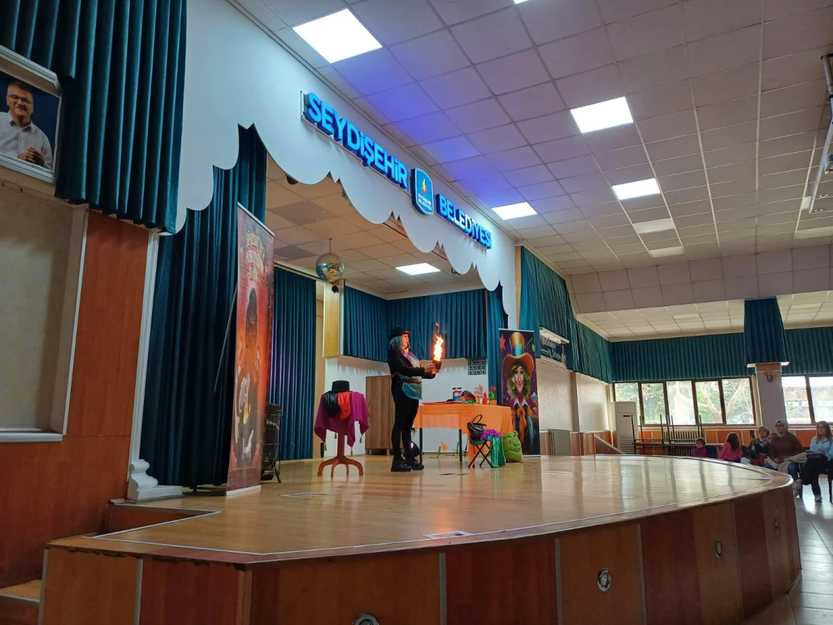 Sihirbaz Eva, Seydişehir’de çocukları büyüledi