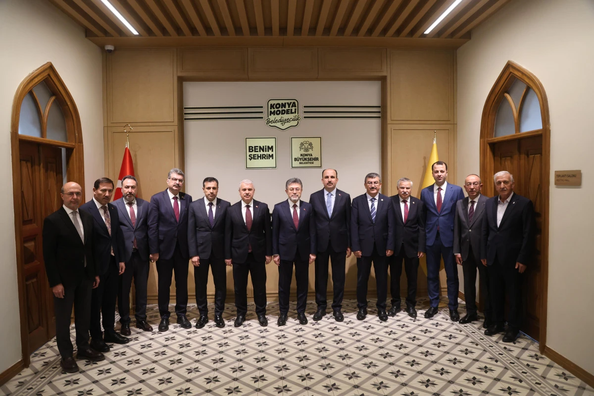 Tarım ve Orman Bakanı İbrahim Yumaklı, Konya B&uuml;y&uuml;kşehir Belediye Başkanı Uğur İbrahim Altay&rsquo;ı ziyaret etti.