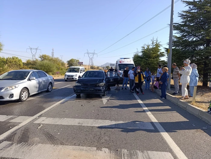Trafik kazasında 4 kişi yaralandı.