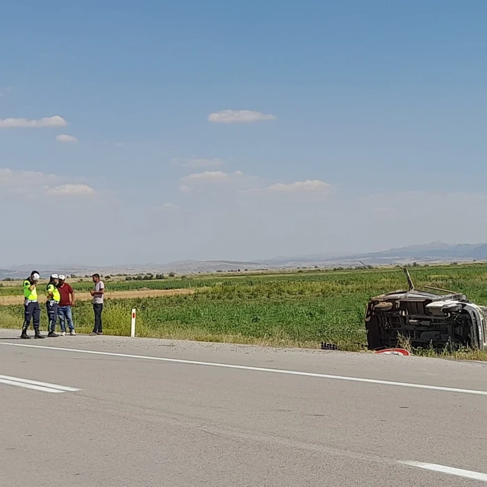 Trafik kazazında 2'si çocuk 3 kişi yaralandı.